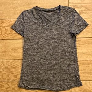 Active performance women’s gray v-neck short sleeve T shirt size Small